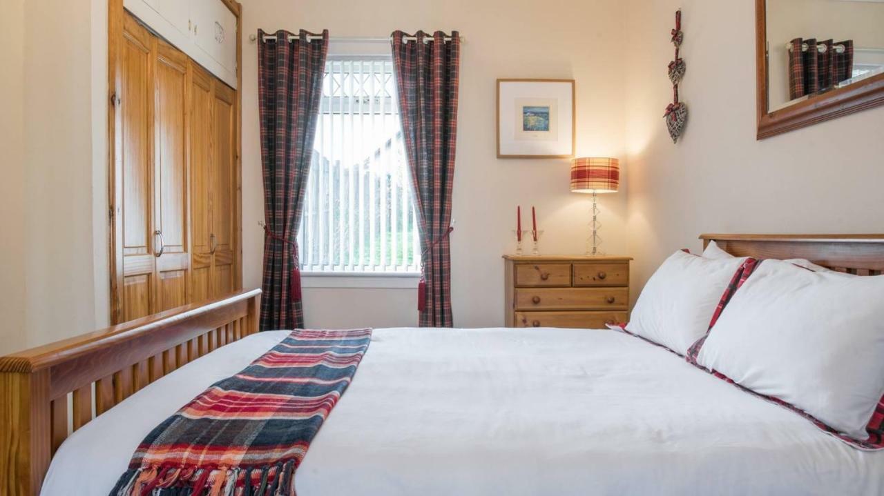 Pippin, Tranquil Scottish Cottage With Hot Tub Airdrie Luaran gambar