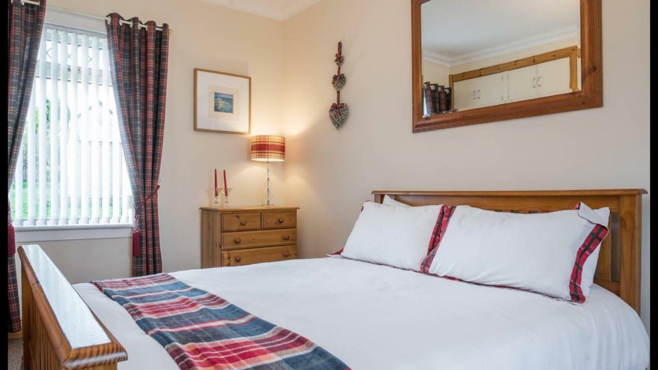 Pippin, Tranquil Scottish Cottage With Hot Tub Airdrie Luaran gambar