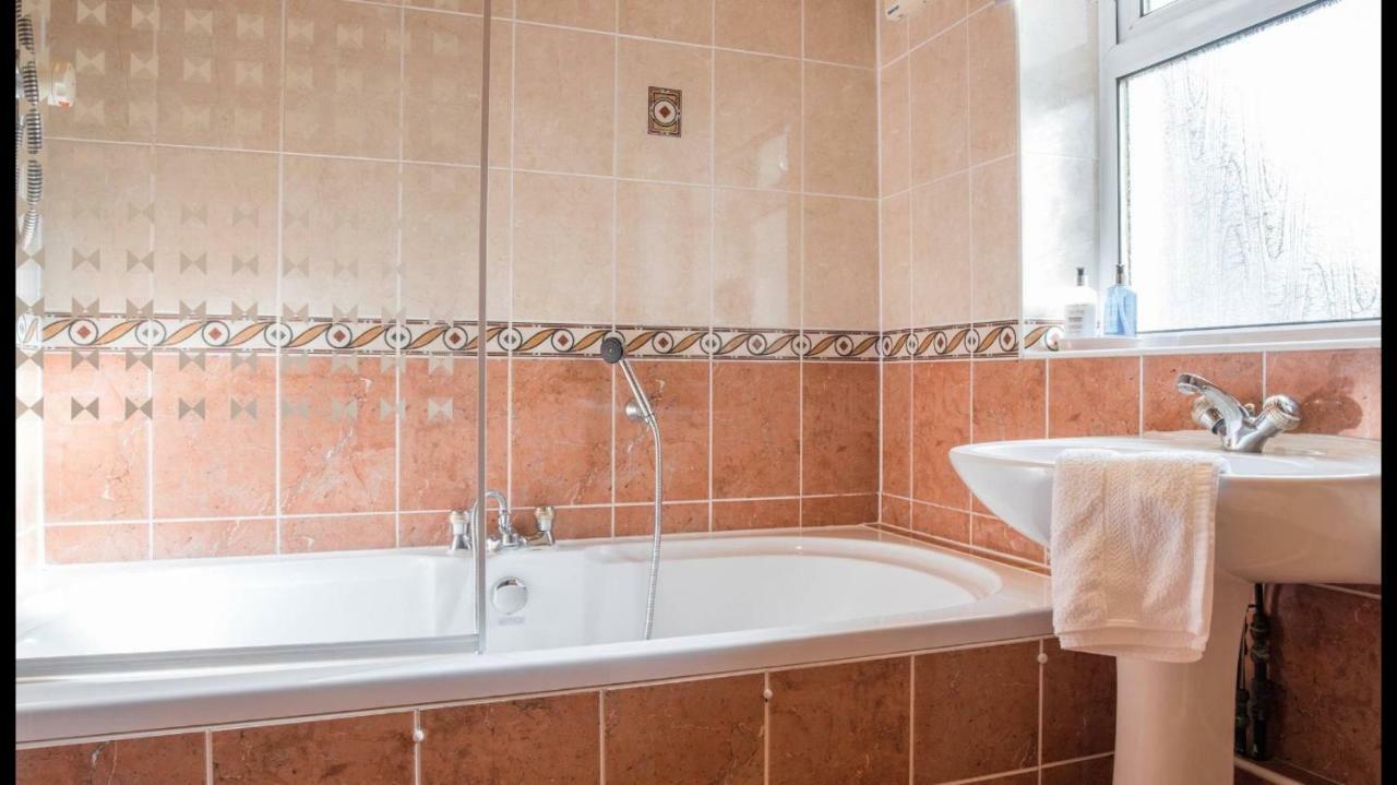 Pippin, Tranquil Scottish Cottage With Hot Tub Airdrie Luaran gambar