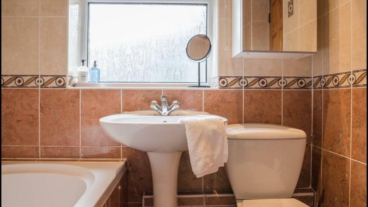 Pippin, Tranquil Scottish Cottage With Hot Tub Airdrie Luaran gambar