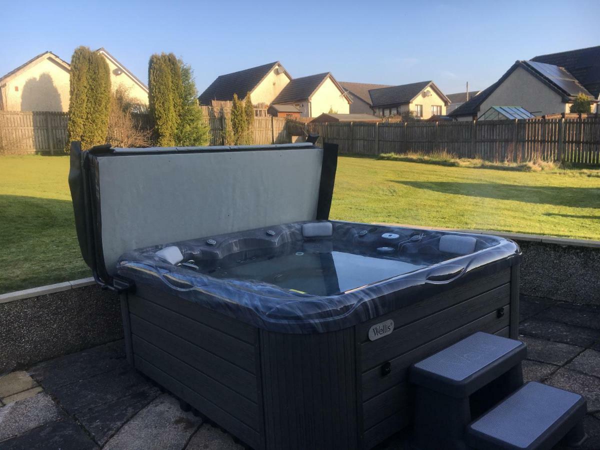 Pippin, Tranquil Scottish Cottage With Hot Tub Airdrie Luaran gambar